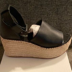 Coastal Platform Wedge (37) fits 7.5 (NWT)